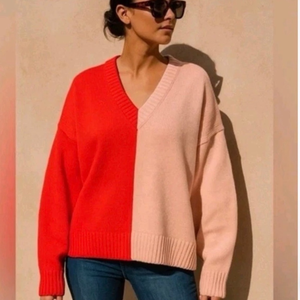 XO Kerri Rosenthal Heart V Neck colorblock Sweater in red & pink blush - Picture 3 of 5
